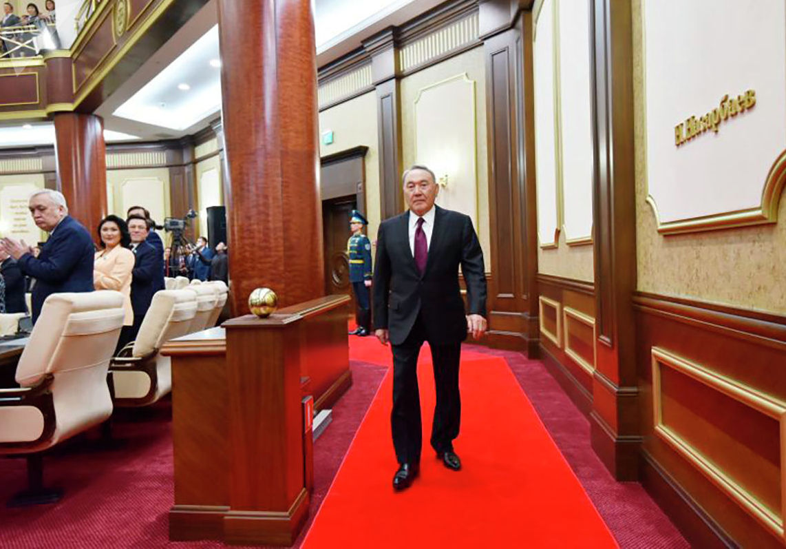 Нурсултан Назарбаев в ходе совместного заседания палат парламента