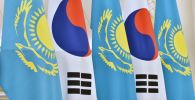 Флаги Казахстана и Кореи