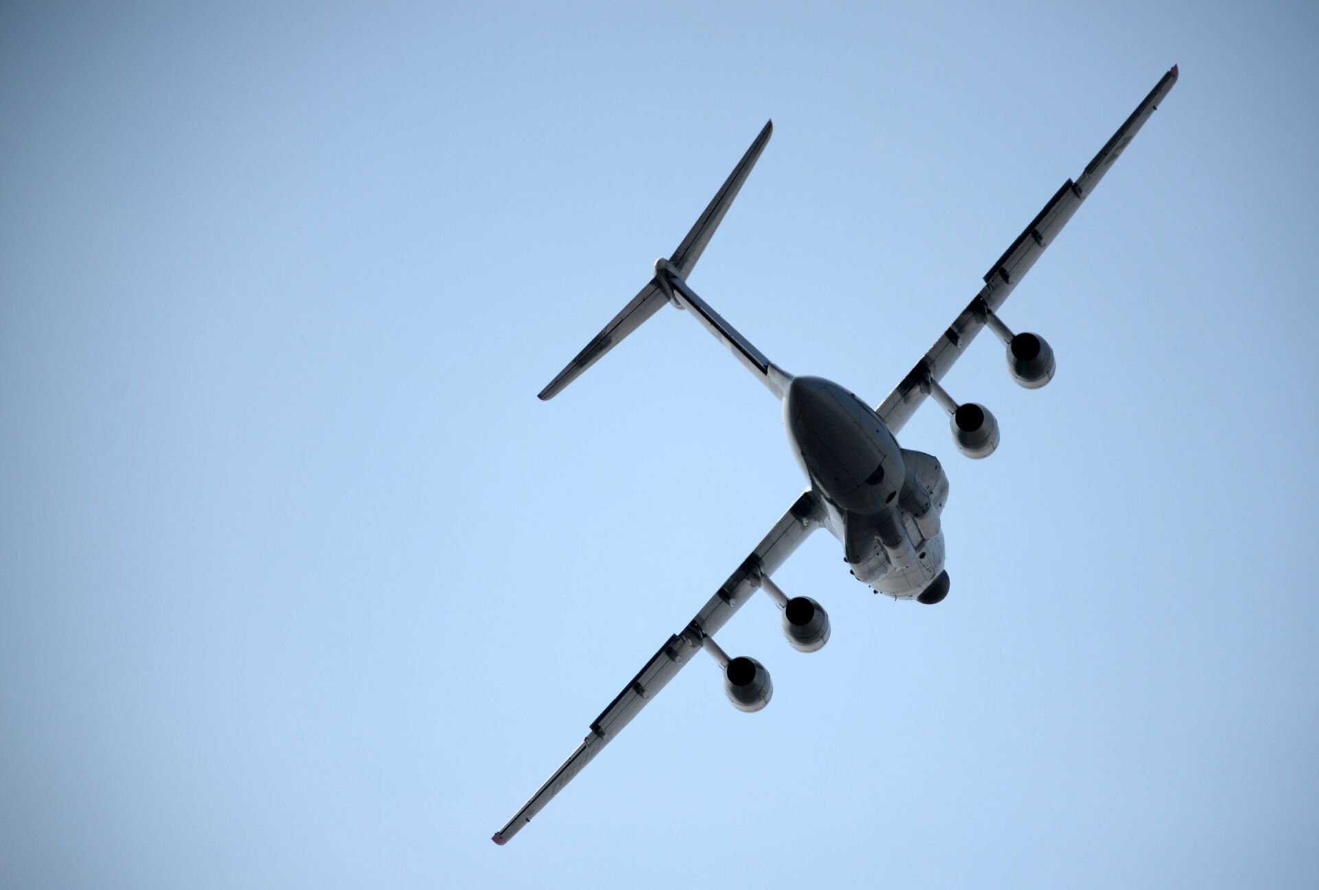 Самолет ИЛ-76МД-90А во время тренировочного полета участников перед МАКС-2013 - Sputnik Казахстан, 1920, 15.11.2023