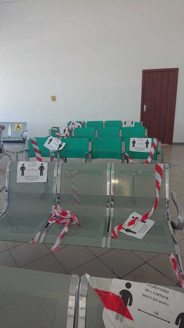 Один в четырехместном купе: путешествие на поезде во время карантина в Казахстане Один в четырехместном купе: путешествие на поезде во время карантина в Казахстане - Sputnik Казахстан