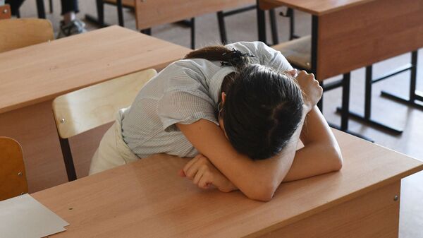 Ученица на экзамене, иллюстративное фото - Sputnik Казахстан