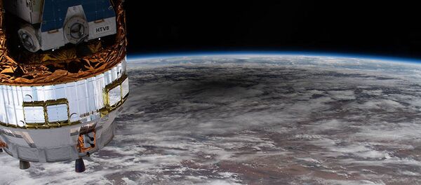 Тень на земной поверхности от кольцевого солнечного затмения с борта Международной космической станции - Sputnik Казахстан