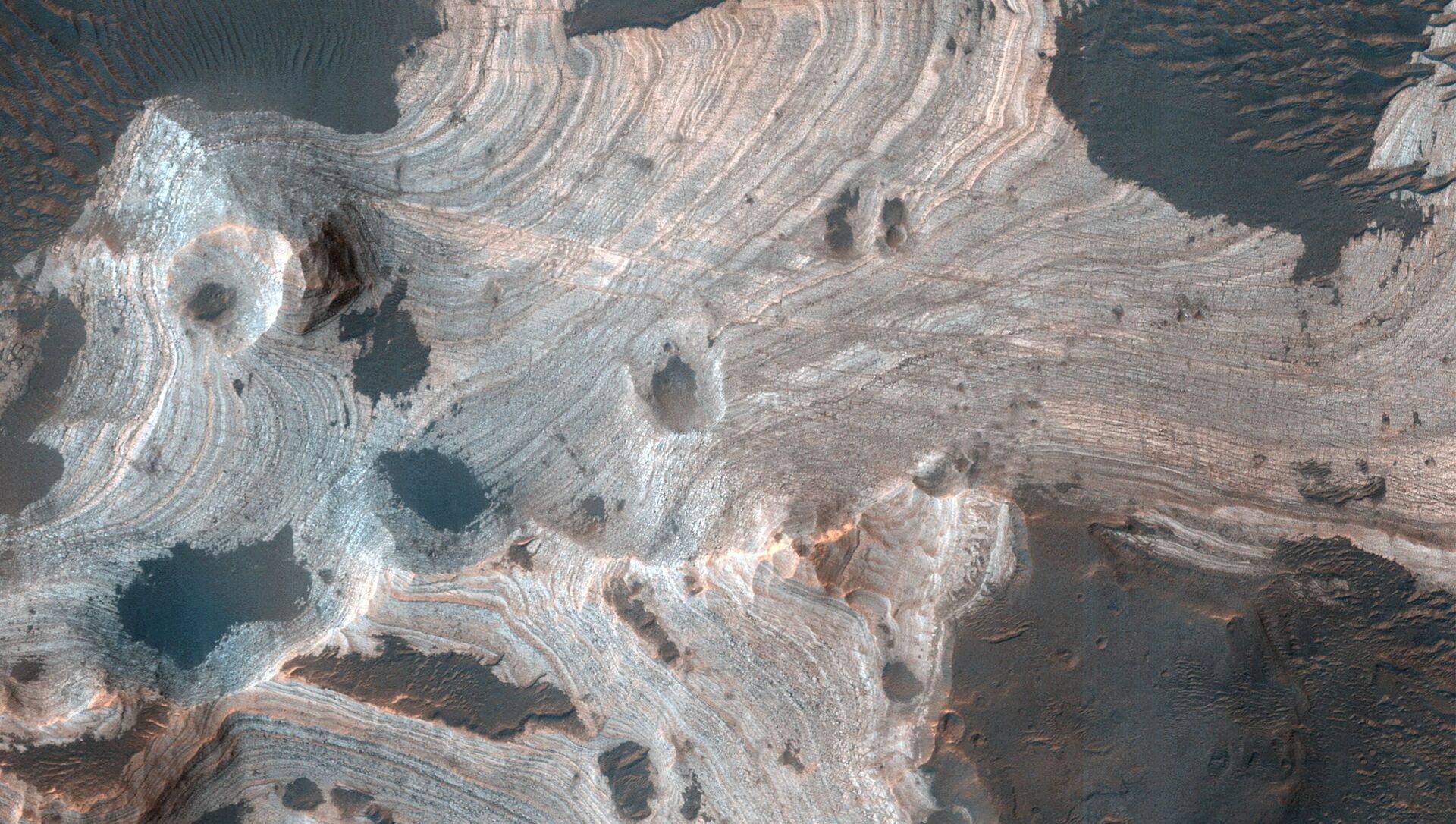 Вид сверху на кратеры Марса - Sputnik Казахстан, 1920, 05.06.2021
