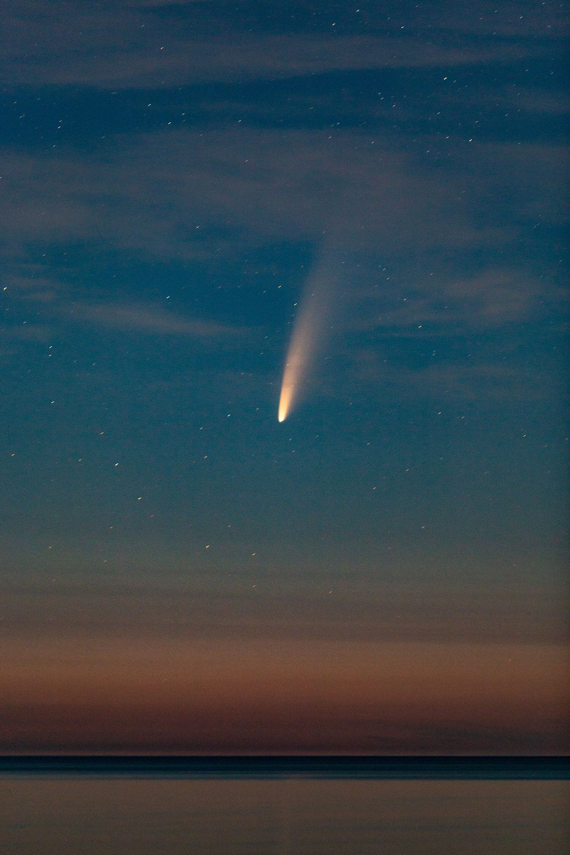 Комета NEOWISE в небе над Канадой - Sputnik Казахстан, 1920, 25.12.2023