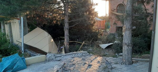 Отказали тормоза: самосвал врезался в жилой дом в Алматы Отказали тормоза: самосвал врезался в жилой дом в Алматы - Sputnik Казахстан