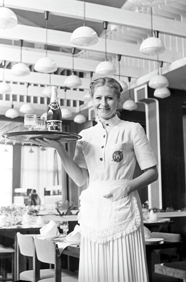 Джинсы и кроссовки: как Олимпиада-80 повлияла на моду в СССР Джинсы и кроссовки: как Олимпиада-80 повлияла на моду в СССР - Sputnik Казахстан