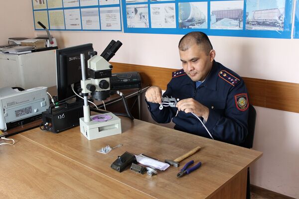 Криминалист сколько. Эксперт криминалист. Криминалистика полиция. Специалист криминалист. Полицейский криминалист.