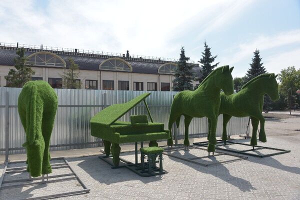 От старого здания остались только стены: реконструкция ЖД вокзала идет в Петропавловске - Sputnik Казахстан