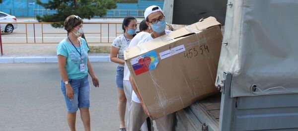 Добро соседство: гуманитарный груз из Екатеринбурга прибыл в РК Добро соседство: гуманитарный груз из Екатеринбурга прибыл в РК - Sputnik Казахстан