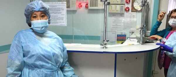 Девушка, потерявшая отца, помогает больницам  - Sputnik Казахстан