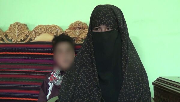 Афганская девушка отомстила талибам за убийство родителей - видео - Sputnik Казахстан