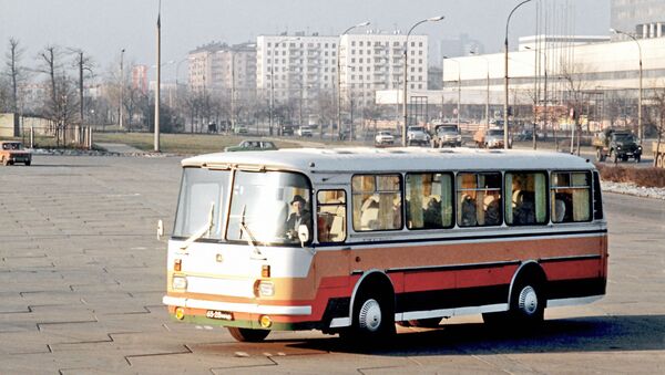 Автобус для городских и междугородных туристическо-экскурсионных перевозок, выпускаемый Львовским автобусным заводом (ЛАЗ), архивное фото - Sputnik Казахстан