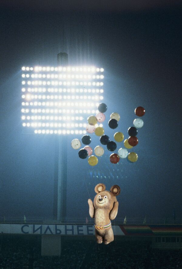 Джинсовая форма и проверки КГБ: как работали водители Олимпиады-80 Джинсовая форма и проверки КГБ: как работали водители Олимпиады-80 - Sputnik Казахстан