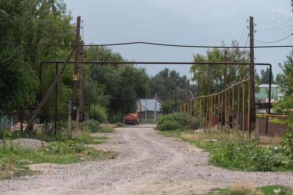 Улицы обезлюдели, из лекарств - саумал и водка: как живут в селах, где нет аптек - фото - Sputnik Казахстан