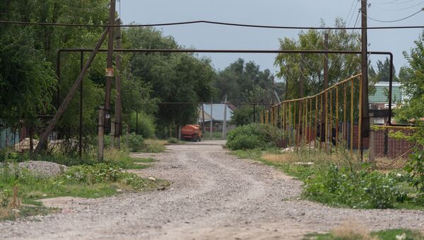 В основном же улицы поселка днем безлюдны - Sputnik Казахстан