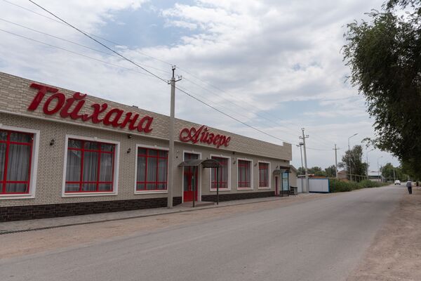 Улицы обезлюдели, из лекарств - саумал и водка: как живут в селах, где нет аптек - фото - Sputnik Казахстан