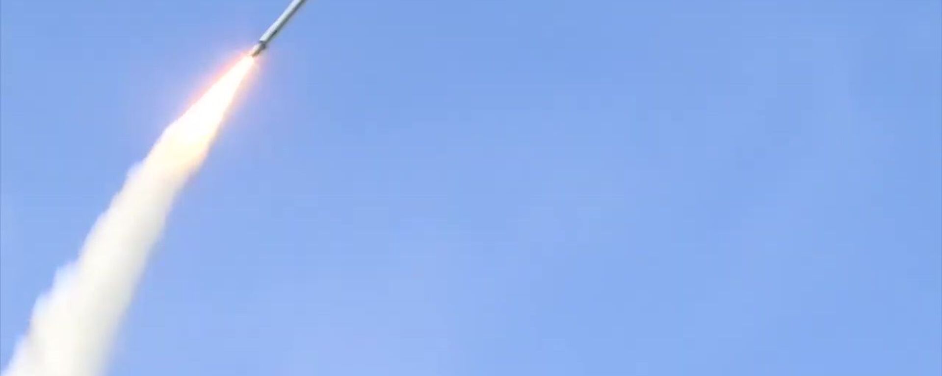 Пуск крылатой ракеты оперативно-тактического ракетного комплекса Искандер  - Sputnik Казахстан, 1920, 28.03.2023