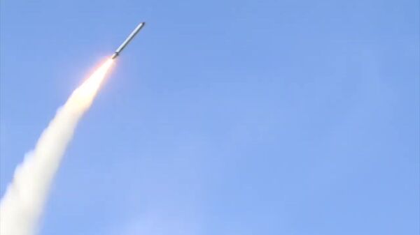 Пуск крылатой ракеты оперативно-тактического ракетного комплекса Искандер  - Sputnik Казахстан