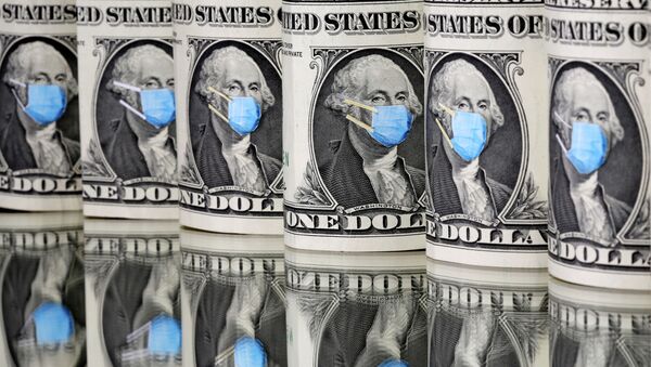 Долларовые купюры с изображением президента Вашингтона в защитной маске - Sputnik Казахстан