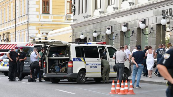 В Киеве неизвестный захватил заложников в отделении банка - Sputnik Казахстан