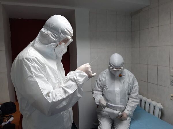 Военные медики из России начали работу в госпиталях Нур-Султана и Алматы - Sputnik Казахстан