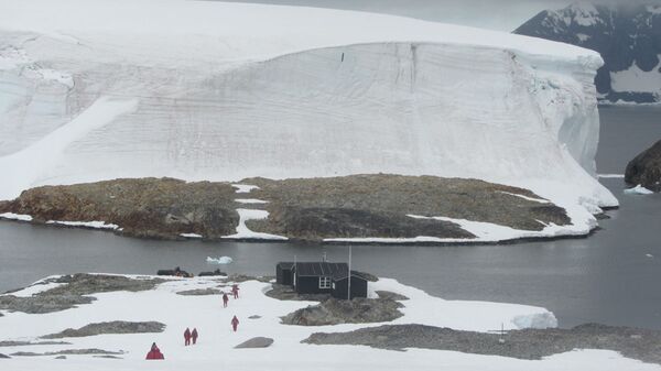 Дом на острове Уинтер в Антарктиде. - Sputnik Казахстан