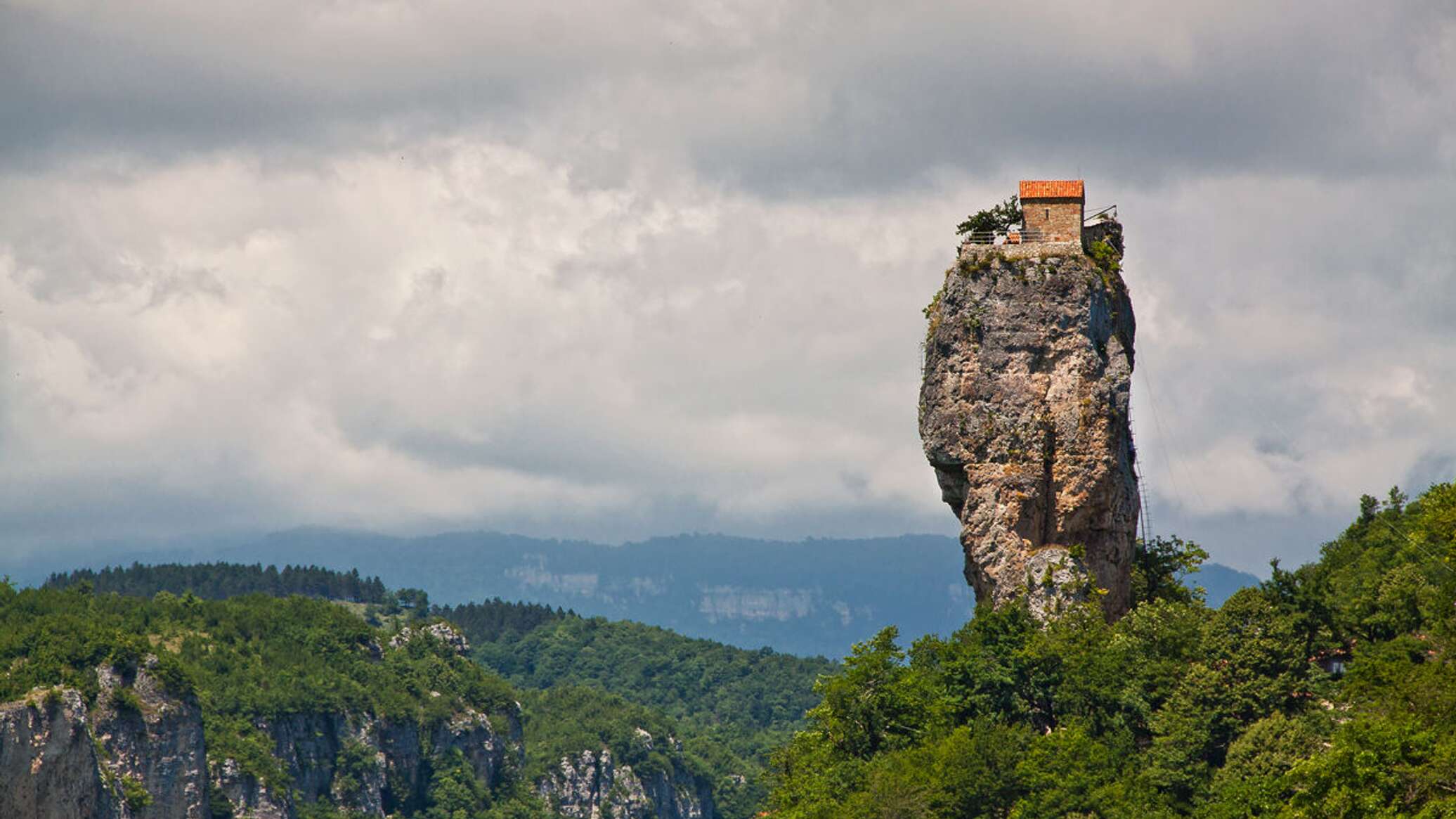 Часовня в горах Болгария