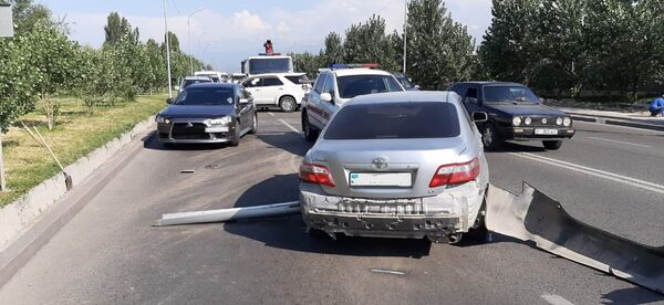 Вылетел на встречку: из-за массового ДТП в Алматы перекрыли улицу - Sputnik Казахстан