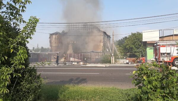 Четырехэтажное здание сгорело в Алматы - Sputnik Казахстан
