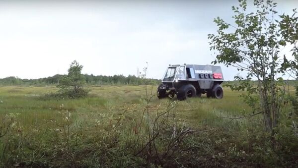 Лень - двигатель прогресса: житель Архангельска смастерил вездеход, чтобы не ходить за грибами  - Sputnik Казахстан