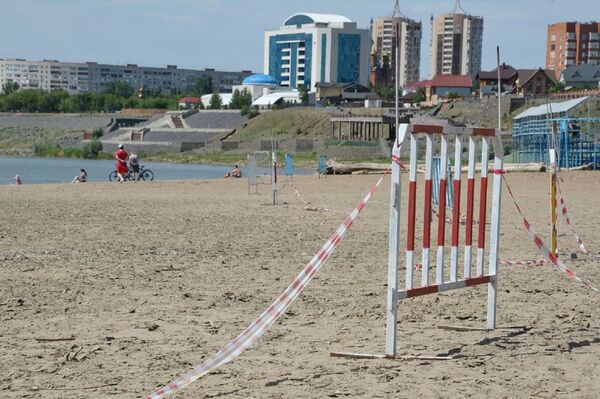 Решил искупаться в одежде: тонувшего пьяного павлодарца вытащили из воды спасатели - Sputnik Казахстан