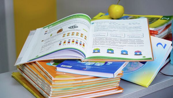 Школьные учебники, иллюстративное фото - Sputnik Казахстан