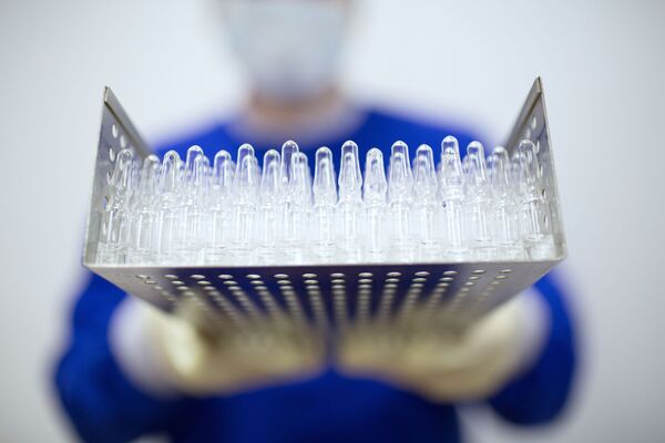 Производство вакцины от COVID-19 на фармацевтическом заводе Биннофарм - Sputnik Казахстан