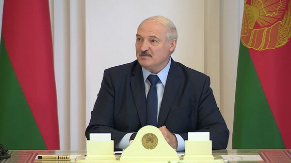  Лукашенко резко ответил на информацию о своем бегстве и прокомментировал забастовки - видео - Sputnik Казахстан
