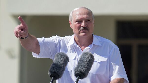 Президент Беларуси Александр Лукашенко на митинге своих сторонников - Sputnik Казахстан