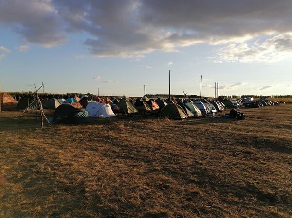 Кыргызстанцы встали стихийным лагерем на границе РФ и Казахстана, их число растет - Sputnik Казахстан
