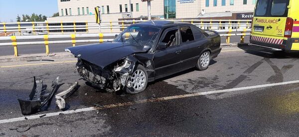 Занесло на повороте: водитель сбежал с места ДТП в Алматы - Sputnik Казахстан