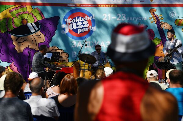 Около 7000 зрителей посетили 18-й сезон джаза в Коктебеле - Sputnik Казахстан