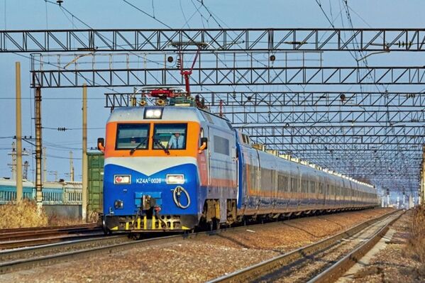Пассажирский поезд  - Sputnik Казахстан