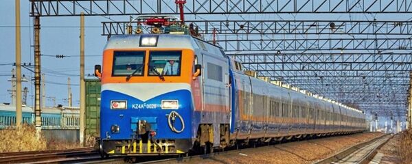 Пассажирский поезд  - Sputnik Казахстан