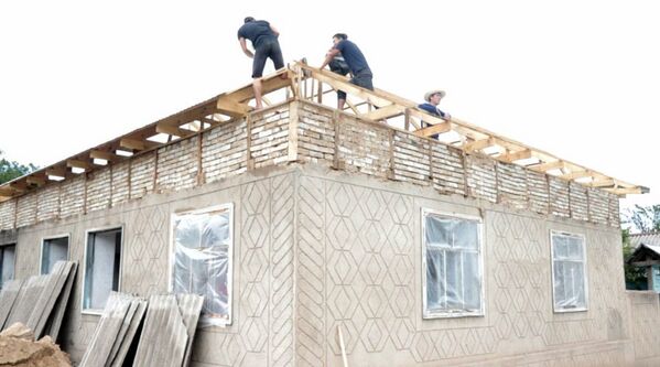 Восстановление домов, пострадавших в результате беспорядков в Кордайском районе  - Sputnik Қазақстан