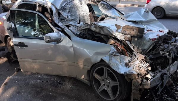 Mercedes въехал под фуру: один человек погиб - Sputnik Казахстан