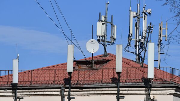 Вышки сотовой связи на крыше дома - Sputnik Казахстан