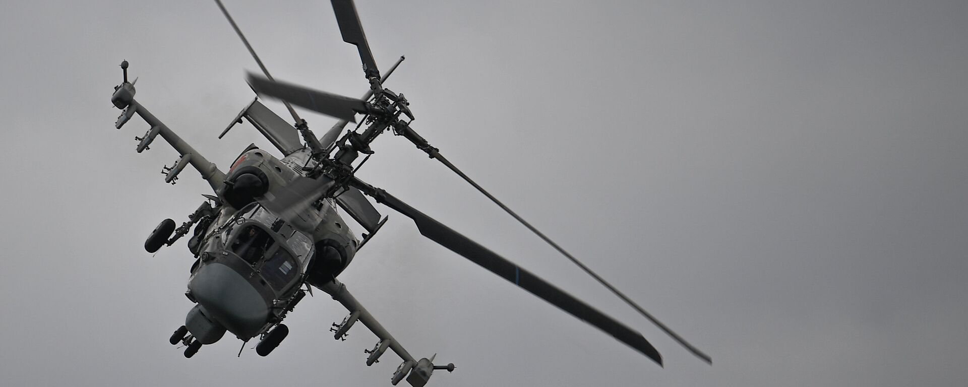 Ударный вертолет Ка-52 Аллигатор выполняет демонстрационный полет в рамках Международного форума Армия-2020 на аэродроме Кубинка в Подмосковье - Sputnik Казахстан, 1920, 08.12.2021