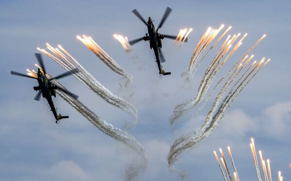 Ударные вертолеты Ми-28Н Ночной охотник на форуме Армия-2020 - Sputnik Казахстан