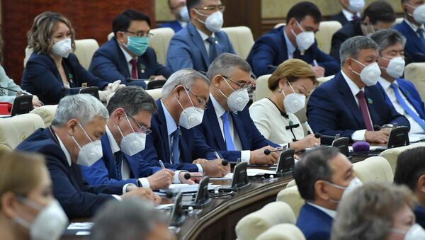 Депутаты на совместном заседании палат - Sputnik Казахстан