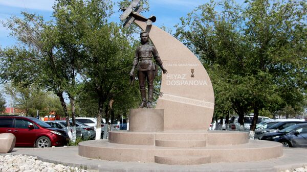 Памятник Хиуаз Доспановой - Sputnik Қазақстан