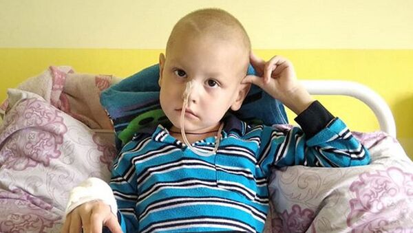 Пятилетний Максим случайно выпил в детском саду щелочь и стал инвалидом - Sputnik Казахстан