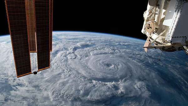 Ураган Женевьева у тихоокеанского побережья Мексики снятый с борта МКС - Sputnik Казахстан