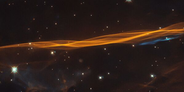 Участок взрывной волны от сверхновой звезды Лебедь, расположенной примерно в 2400 световых годах от нас - Sputnik Казахстан